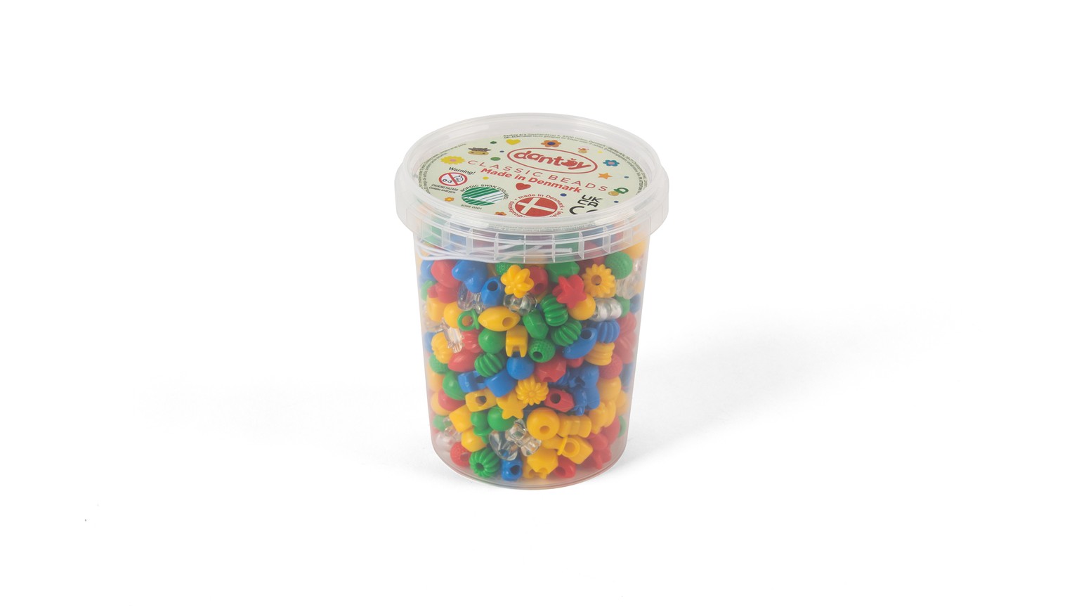 Gennemsigtig bæger fyldt med farverige små perler til børnehåndværk.